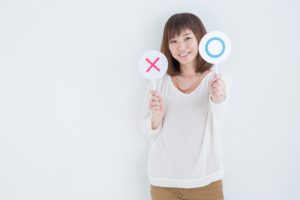 〇か✖かで〇を出す女性
